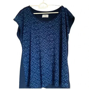 Time &True T-shirt in a gorgeous  blue pattern, plain back